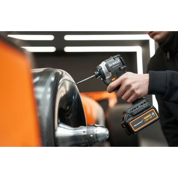 Фото - Набор электроинструментов DeWALT F1 TEAM LIMITED EDITION 18В XR Li-lon (DCK200MP2T)