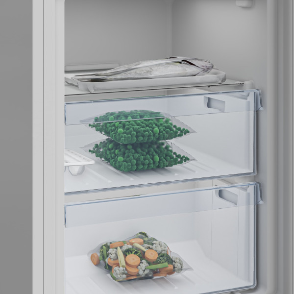 Фото - Холодильник Beko RCSA240K40WN