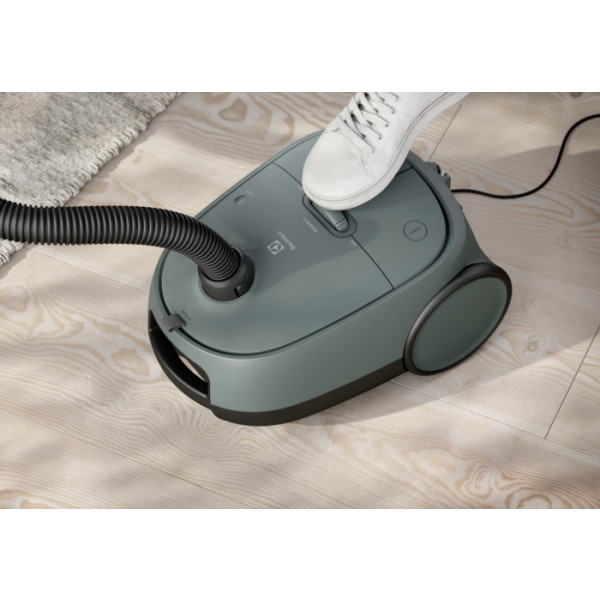 Фото - Пылесос для сухой уборки с мешком Electrolux EB61C1OG