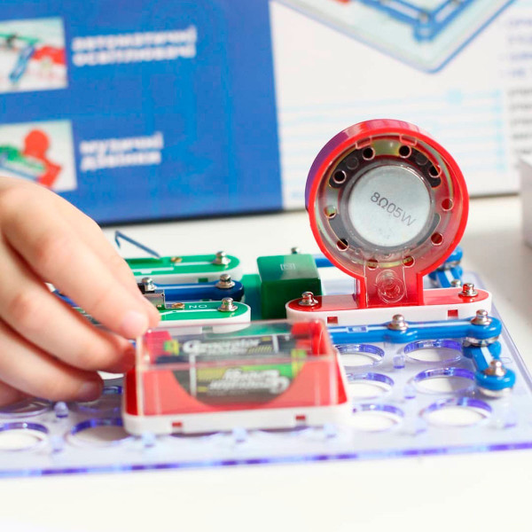 Фото - Електронний конструктор Znatok Construction Kits Znatok (180 схем) (REW-K003)