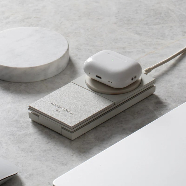 Фото - Бездротовий зарядний пристрій Native Union Rise 3-in-1 Qi2 Wireless Charger Sandstone (RS-3IN1-SAN-INT)