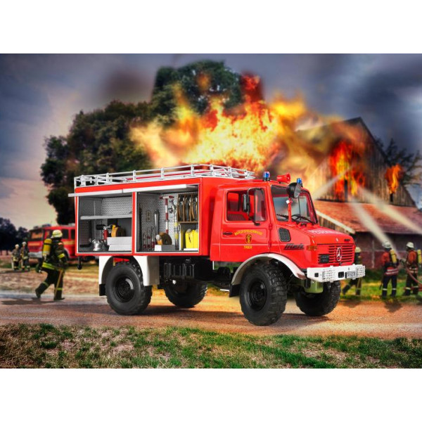 Фото - Набір для моделювання техніки Revell Пожежна машина Unimog U1300L TLF 8/18 1:24 (RVL-07512)