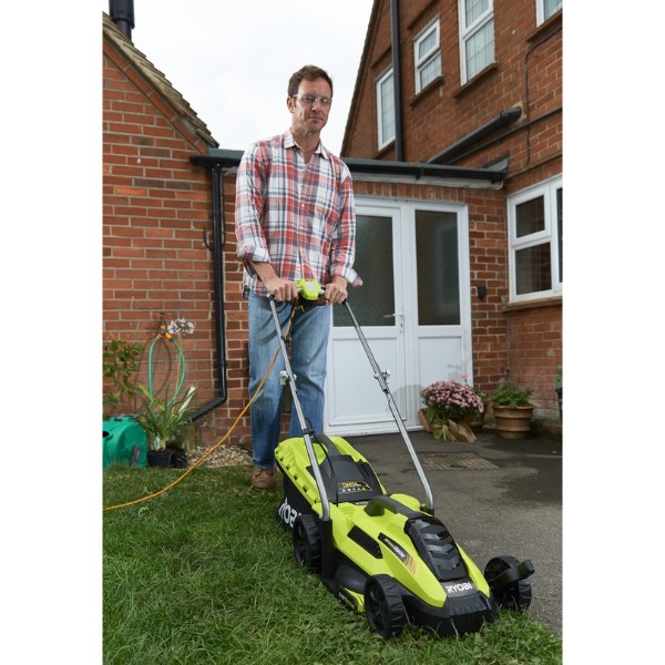 Фото - Газонокосилка электрическая Ryobi RLM13E33S