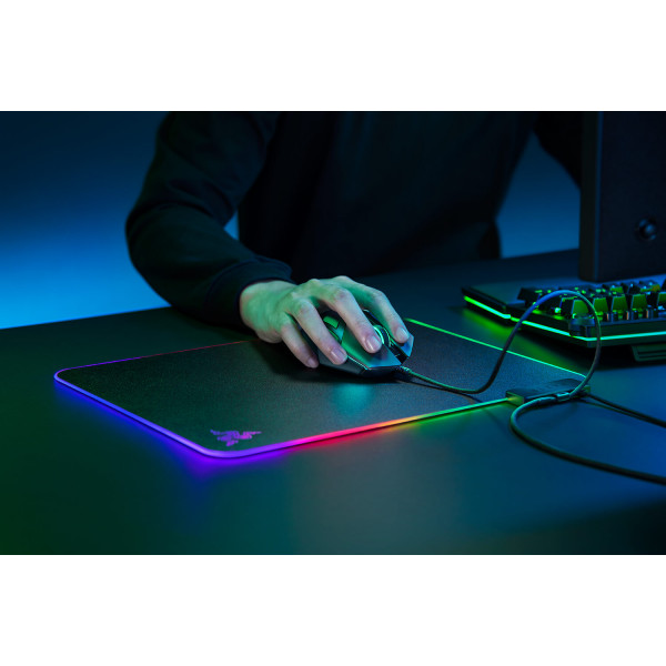 Фото - Коврик для мыши игровой Razer Firefly V2 (RZ02-03020100-R3M1)