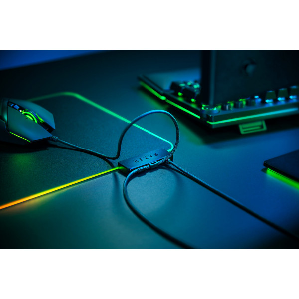 Фото - Коврик для мыши игровой Razer Firefly V2 (RZ02-03020100-R3M1)