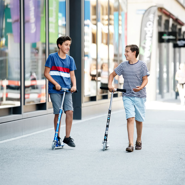 Фото - Двухколёсный самокат Micro "Sprite Special Edition" – ЧЁРНЫЙ (дека в полосочку, до 100 kg, 2-х колесный) (SA0133)