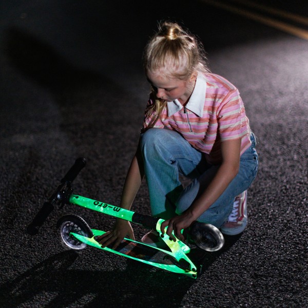 Фото - Двоколісний самокат Micro серії Sprite Glow LED Art Collection – Космос (SA0299)