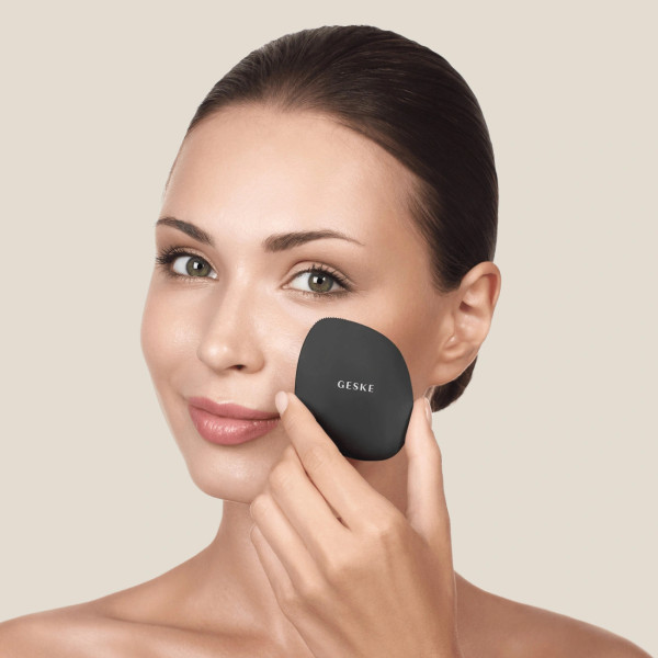 Фото - Щітка для чищення обличчя GESKE Facial Brush 4 в 1 сірий (GK000018GY01)