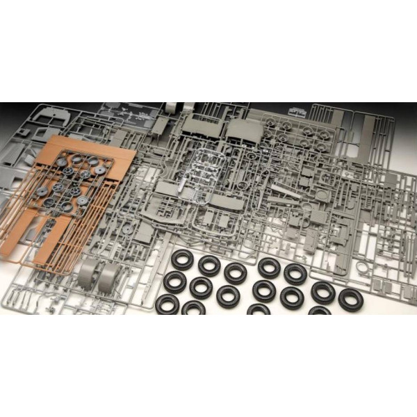 Фото - Набір для моделювання техніки Revell Вантажна машина Büssing 8000 S13 з причепом рівень 5 1:24 (RVL-07580)