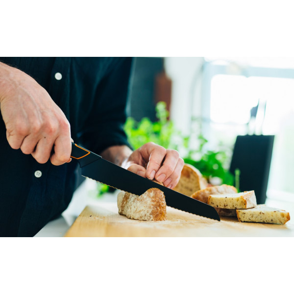 Фото - Ніж кухонний Fiskars Edge 23 см Black (1003093)