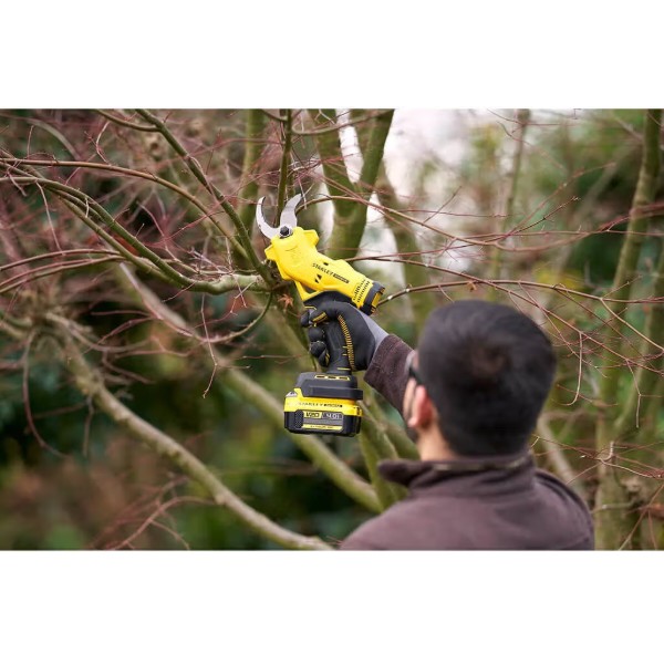 Фото - Секатор акумуляторний Stanley FatMax SFMCPP32M1