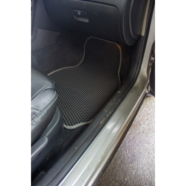 Фото - Коврики из экокожи в салон авто передние EVAtech для Superb (B5) Skoda 2001-2008 1 поколение Sedan EU (SK11449AV2BBLB)