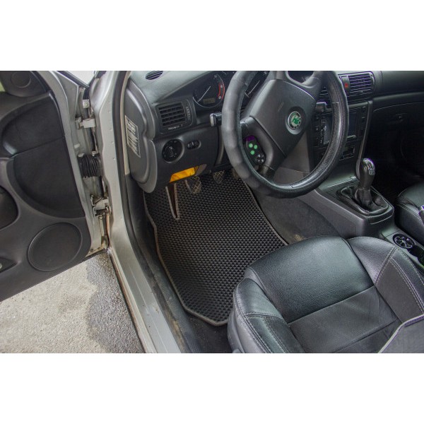 Фото - Коврики из экокожи в салон авто передние EVAtech для Superb (B5) Skoda 2001-2008 1 поколение Sedan EU (SK11449AV2BBLB)