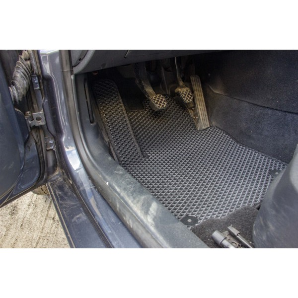 Фото - Коврики из экокожи в салон авто передние EVAtech для Octavia A5 (MT, 4 clips) Skoda 2004-2013 2 поколение Liftback EU (SK12163A2TL4BBB)