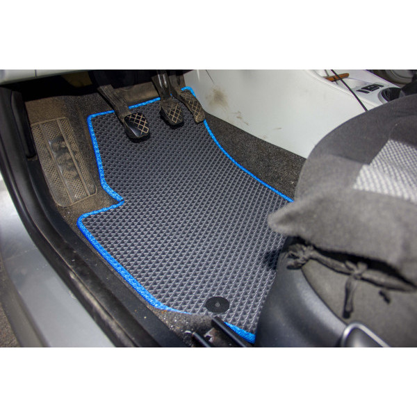 Фото - Коврики из экокожи в салон авто передние EVAtech для Fabia (5J) Skoda 2007-2014 2 поколение Htb EU (SK3500AB2AV4BBB)
