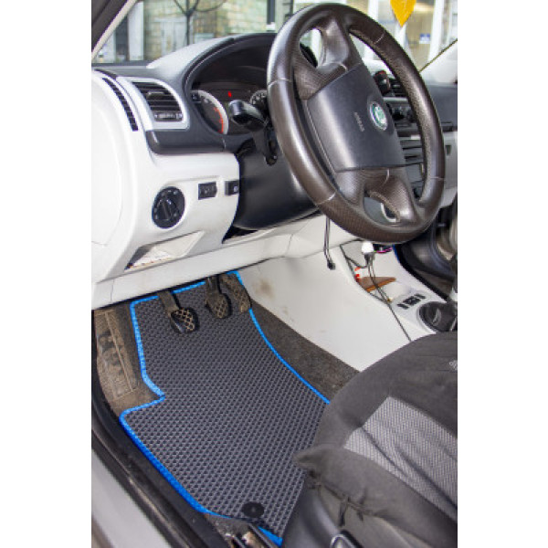 Фото - Коврики из экокожи в салон авто передние EVAtech для Fabia (5J) Skoda 2007-2014 2 поколение Htb EU (SK3500AB2AV4BBB)