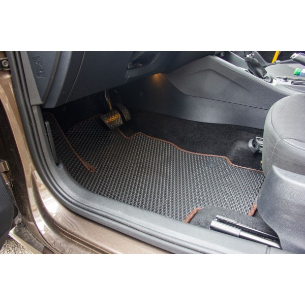 Фото - Коврики из экокожи в салон авто передние EVAtech для Octavia A7 AT Skoda 2013-2020 3 поколение Combi EU (SK3637AV2AV4BBB)