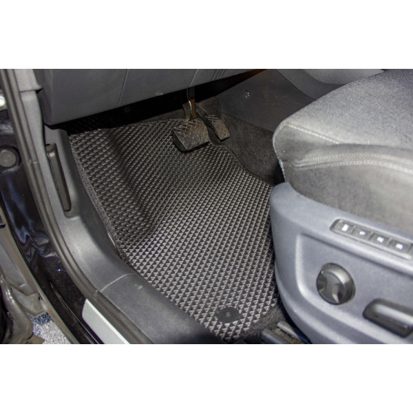 Фото - Коврики из экокожи в салон авто передние EVAtech для Kodiaq Restyling 5 seats Skoda 2021-2024 1 поколение SUV EU (SK43100AD2AV4BBLB)