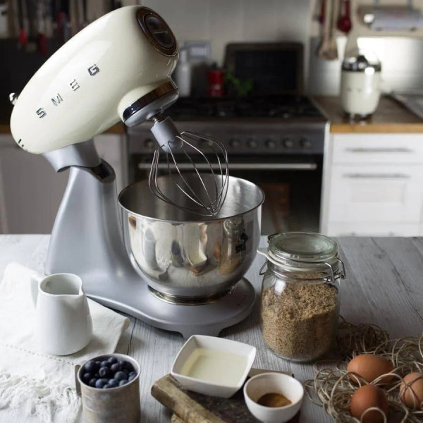 Фото - Кухонная машина Smeg SMF02CREU