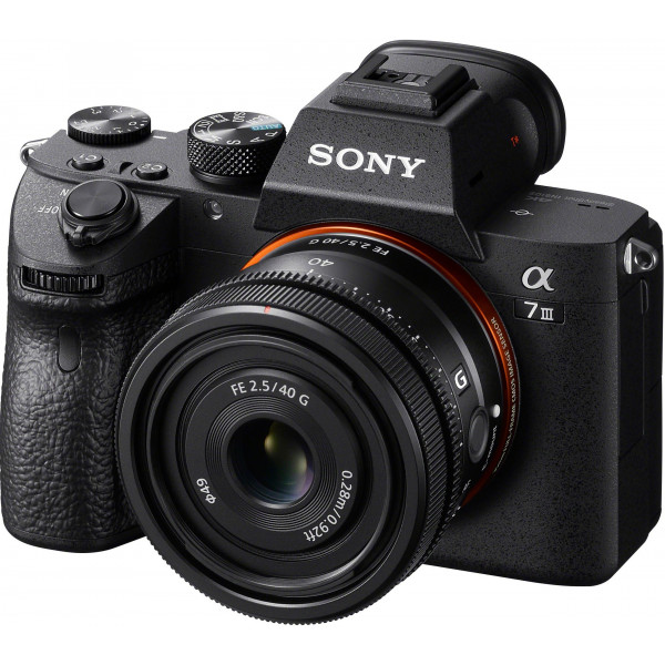 Фото - Об'єктив до фотокамери Sony 40mm f/2.5 G for NEX (SEL40F25G.SYX)