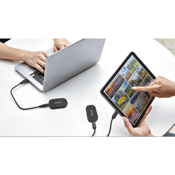 Фото - SSD-накопичувач зовнішній Kioxia SSD USB3.2 500GB (LXD20K500GG8)