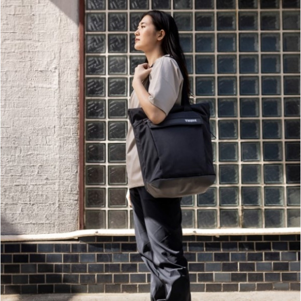 Фото - Сумка для ноутбука Thule Paramount Crossbody Tote 22L PARATB-3116 Black (3205009)
