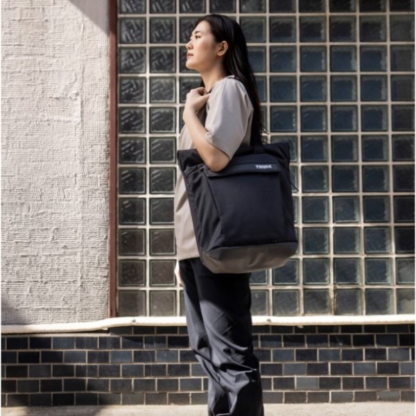 Фото - Сумка для ноутбуку Thule Paramount Crossbody Tote 22L PARATB-3116 Black (3205009)