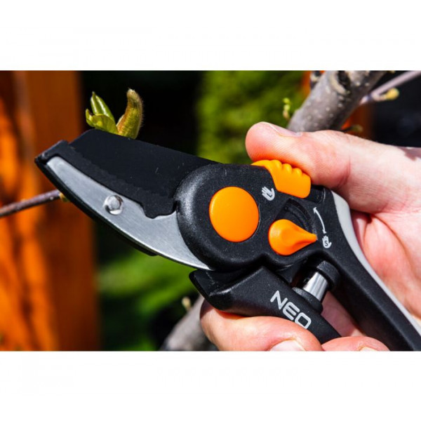 Фото - Ножиці садові Neo Tools 200 мм (15-203)