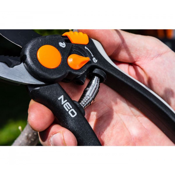 Фото - Ножиці садові Neo Tools 200 мм (15-203)