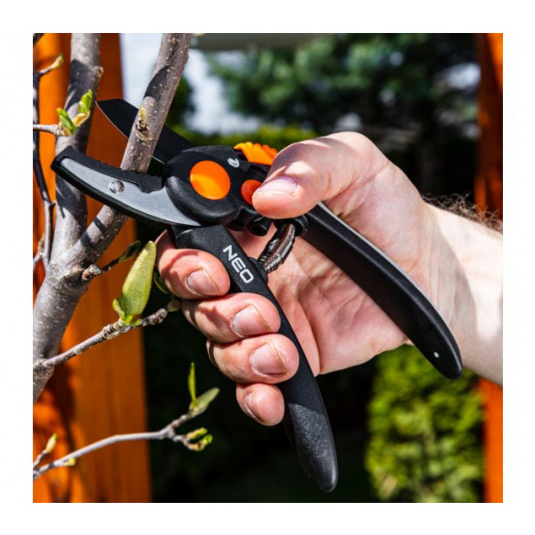 Фото - Ножиці садові Neo Tools 200 мм (15-203)