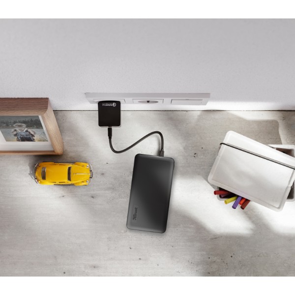 Фото - Батарея мобильная Trust Primo 10000 mAh Black (23595)