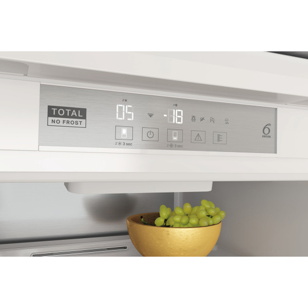 Фото - Холодильник встраиваемый Whirlpool WHC18T573