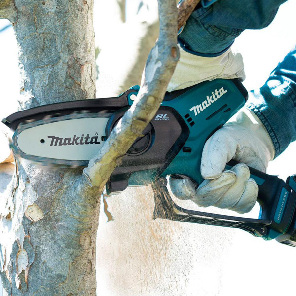 Фото - Ланцюгова пила акумуляторна Makita UC100DZ