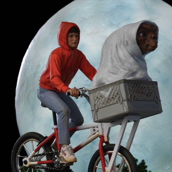 Фото - Коллекционная фигурка Iron Studios E.T. THE EXTRA TERRESTRIAL E.T. & Elliot Deluxe Art Scale 1/10 (UNIVET47421-10)