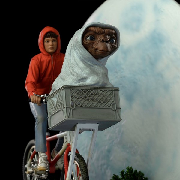 Фото - Коллекционная фигурка Iron Studios E.T. THE EXTRA TERRESTRIAL E.T. & Elliot Deluxe Art Scale 1/10 (UNIVET47421-10)