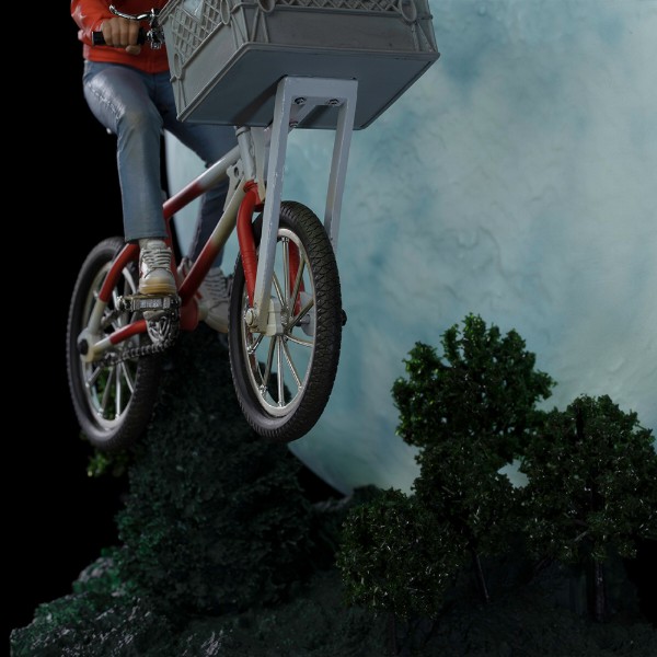 Фото - Коллекционная фигурка Iron Studios E.T. THE EXTRA TERRESTRIAL E.T. & Elliot Deluxe Art Scale 1/10 (UNIVET47421-10)