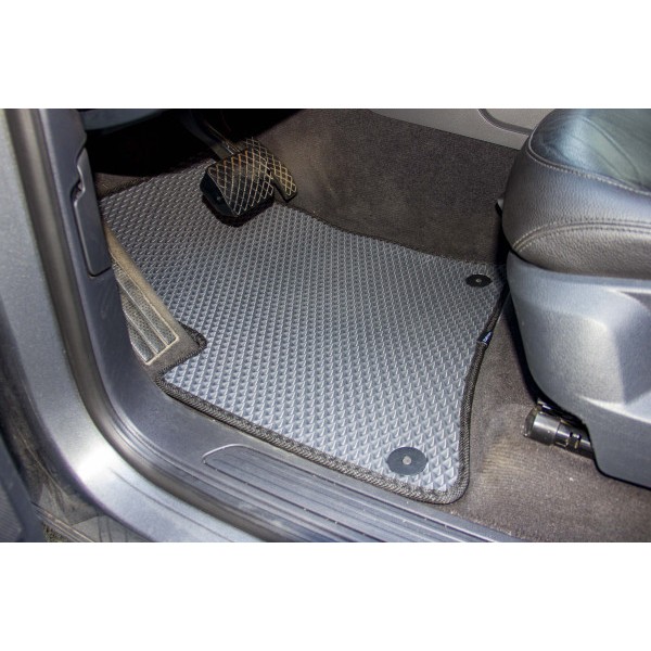 Фото - Коврики из экокожи в салон авто EVAtech ECO для Touareg (7P) (2-zone climate control) Volkswagen 2010-2014 2 поколение SUV EU VW3402CB5AV8BBLB