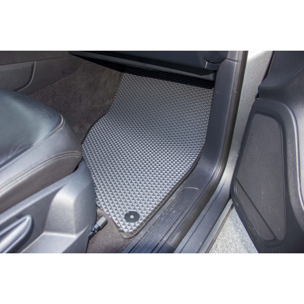 Фото - Коврики из экокожи в салон авто EVAtech ECO для Touareg (7P) Restyling (2-zone climate control) Volkswagen 2014-2018 2 поколение SUV EU VW3590CD5AV8BBLB