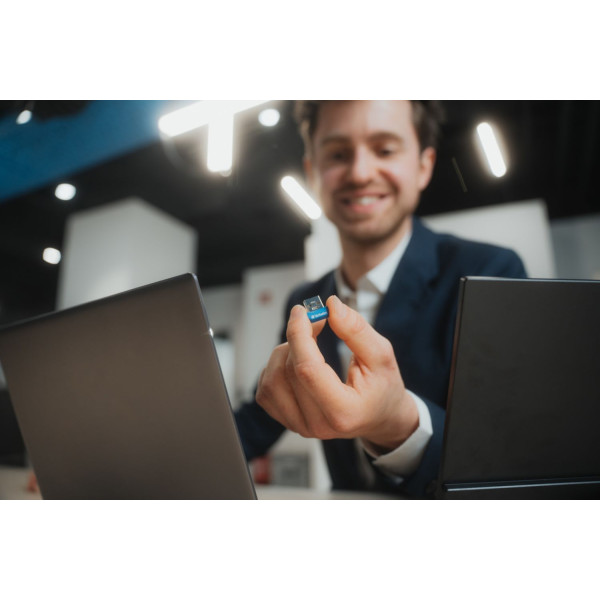 Фото - Флеш USB Verbatim iStore 'n' NANO USB16 ГБ  (98709)