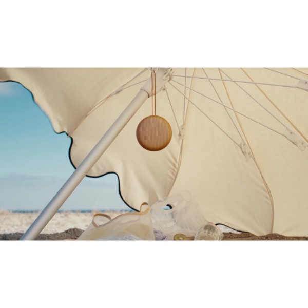Фото - Портативная акустика Bang & Olufsen Beosound A1 3rd Gen Honey Tone (1736001)
