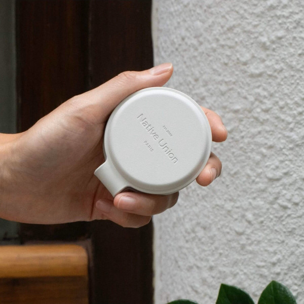 Фото - Беспроводное зарядное устройство Native Union Voyage 2-in-1 Qi2 Wireless Charger Sandstone (VOY-2IN1-WL-SAN)