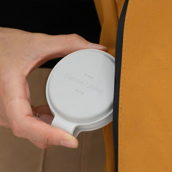 Фото - Беспроводное зарядное устройство Native Union Voyage 2-in-1 Qi2 Wireless Charger Sandstone (VOY-2IN1-WL-SAN)