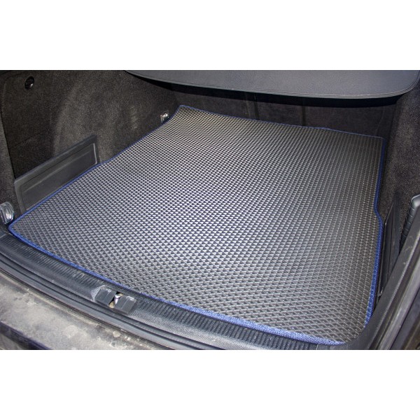 Фото - Коврик из экокожи в багажник авто EVAtech для Passat (B6) (with armrest) Volkswagen 2005-2010 6 поколение Combi EU (VW3263B1BBB)