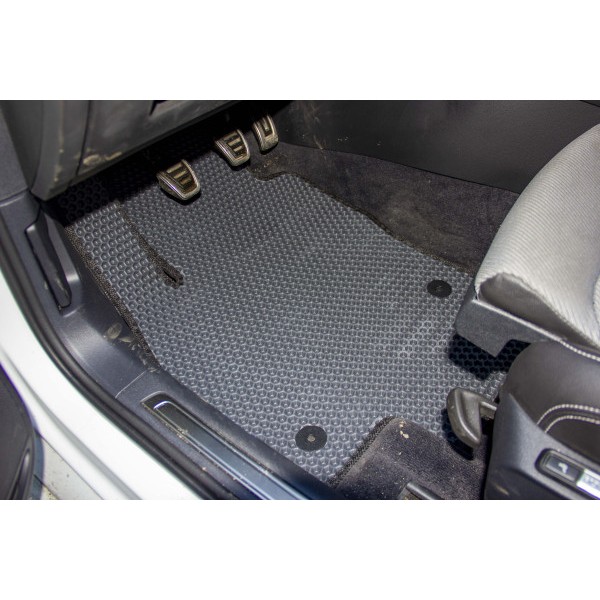 Фото - Килимки з екошкіри в салон авто передні EVAtech ECO для Passat (B8) Volkswagen 2014-2019 8 покоління Sedan EU VW3265AV2AV4BBLB