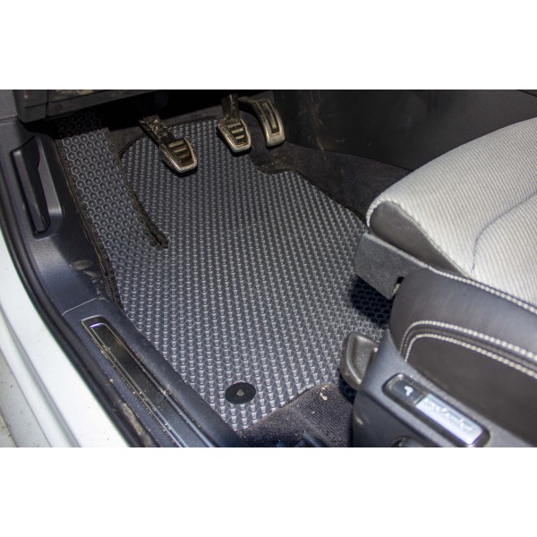 Фото - Килимки з екошкіри в салон авто передні EVAtech ECO для Passat (B8) Volkswagen 2014-2019 8 покоління Sedan EU VW3265AV2AV4BBLB