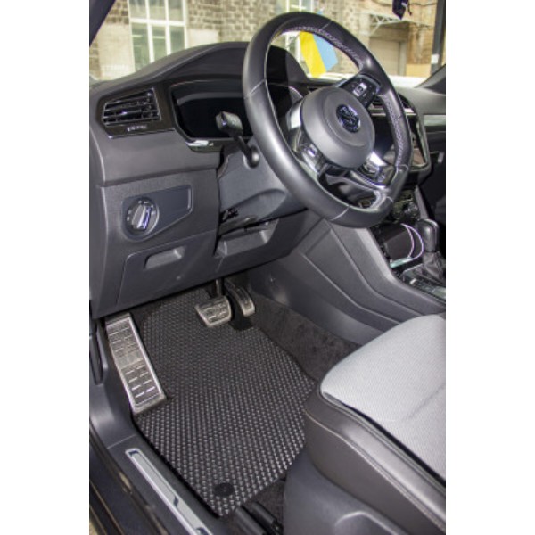 Фото - Коврики из экокожи в салон авто передние EVAtech для Tiguan (Mk 2) Volkswagen 2016-2020 2 поколение SUV EU (VW31492AO2AV4BBB)