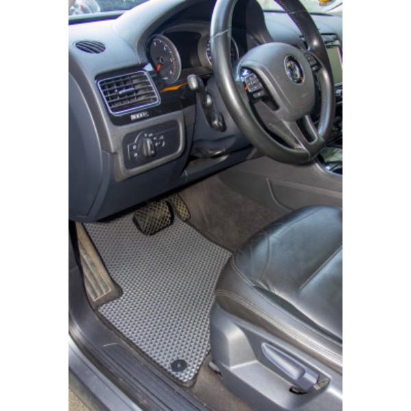 Фото - Коврики из экокожи в салон авто EVAtech ECO для Touareg (7P) (2-zone climate control) Volkswagen 2010-2014 2 поколение SUV EU VW3402CB5AV8BBLB