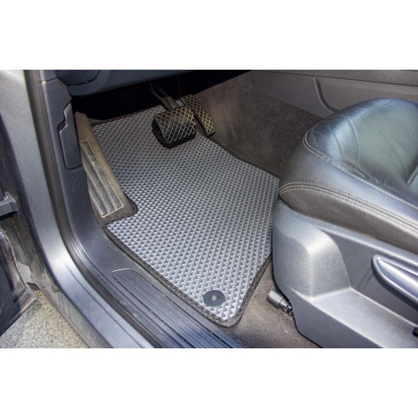 Фото - Коврики из экокожи в салон авто EVAtech ECO для Touareg (7P) (2-zone climate control) Volkswagen 2010-2014 2 поколение SUV EU VW3402CB5AV8BBLB