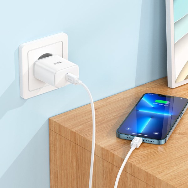 Фото - Сетевое зарядное устройство HOCO C104A Stage single port PD20W charger White (6931474782892)