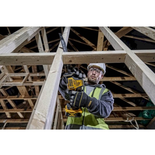 Фото - Пила шабельна DeWALT 18В XR Li-lon (DCS369NT)